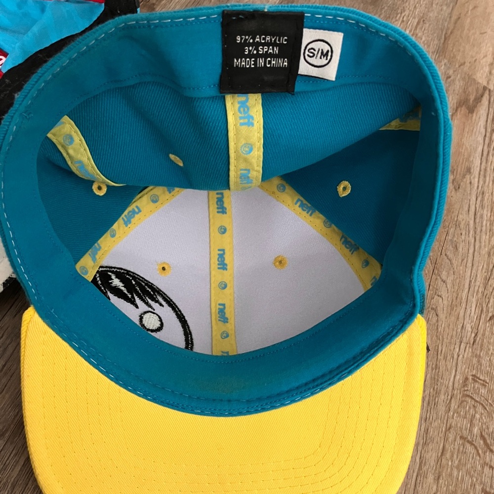 Two neff hats - Picture 4 of 4
